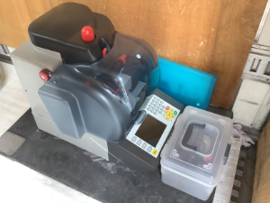 合鍵複製機の梱包